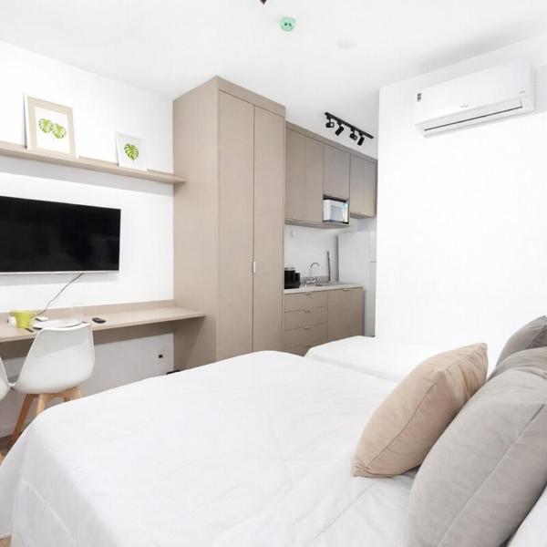 Comfortable space for 4 Wi-Fi Right next to Allianz