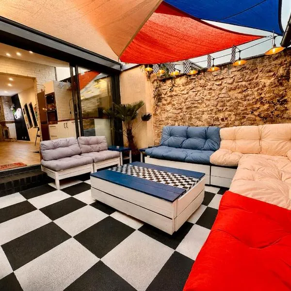 24H Legend - House 10 People With Private Terrace, hotel a Le Mans
