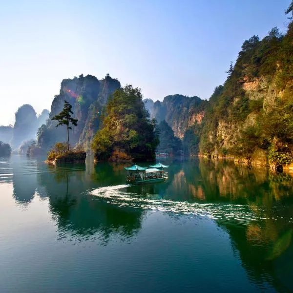 Zhangjiajie Homeinn Plus Hotel-Free pick up service,Free Chinese-western Breakfast,Free Freah Coffee,Free Self-Service Laundry & Drying, Attraction Tickets Serivce in advance、張家界市のホテル