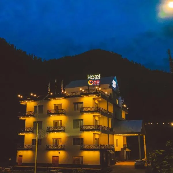 Hotel One Riverside Kaghan, hotel di Khanni