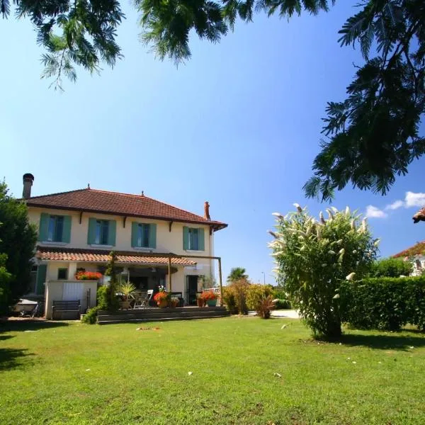 L'Estanquet Bed and Breakfast pdj offert, hotel in Pontenx-les-Forges