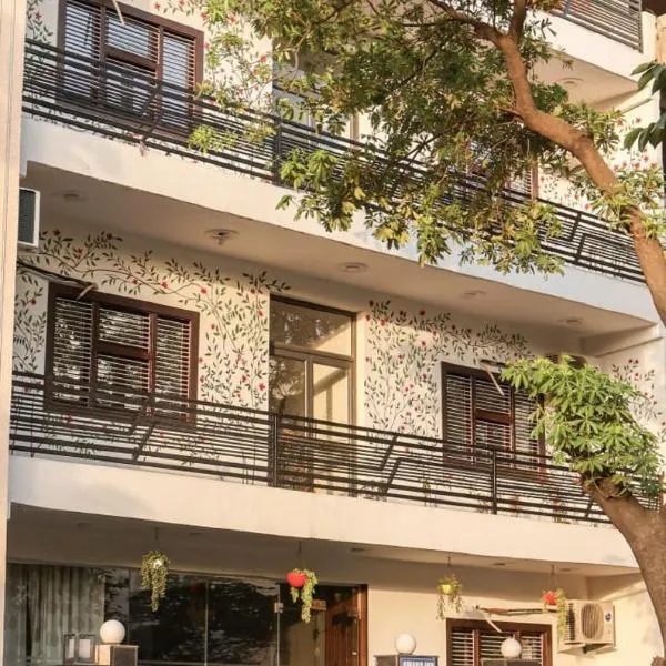 Amara Inn by Sandane Homes Near Expo mart and Pari Chowk, hotel u gradu Grejter Noida