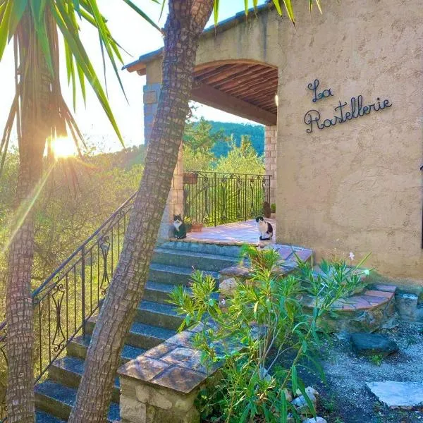 Authentic charming Provencal Villa in mountain 20 kms from Monaco and Nice, מלון בPeille