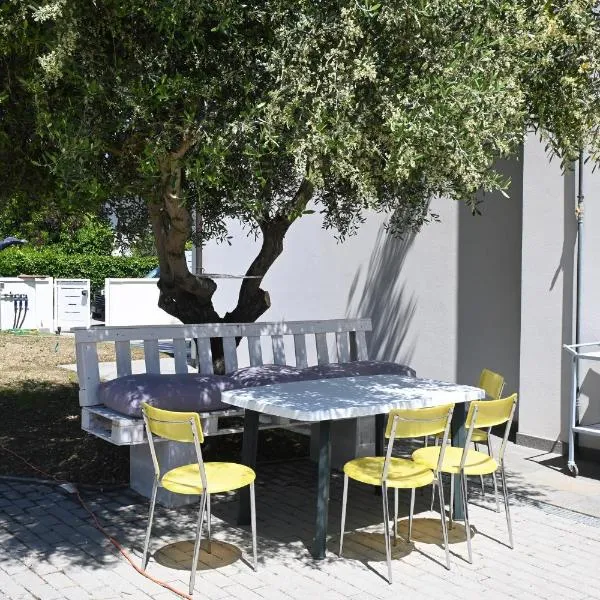F014 - Fano, nuovissimo appartamento con posto auto vicino al mare, hotel en Marotta