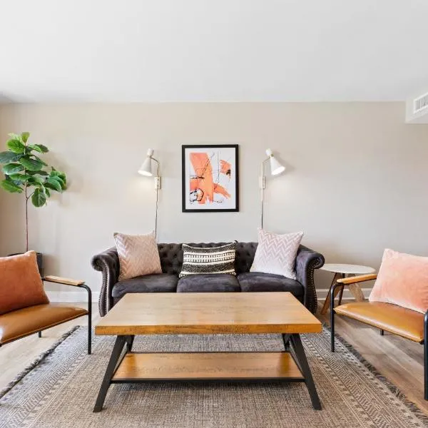 The Higher the Hair - 2BR Condo for 4 facing Park, Wifi، فندق في غاتلينبرغ