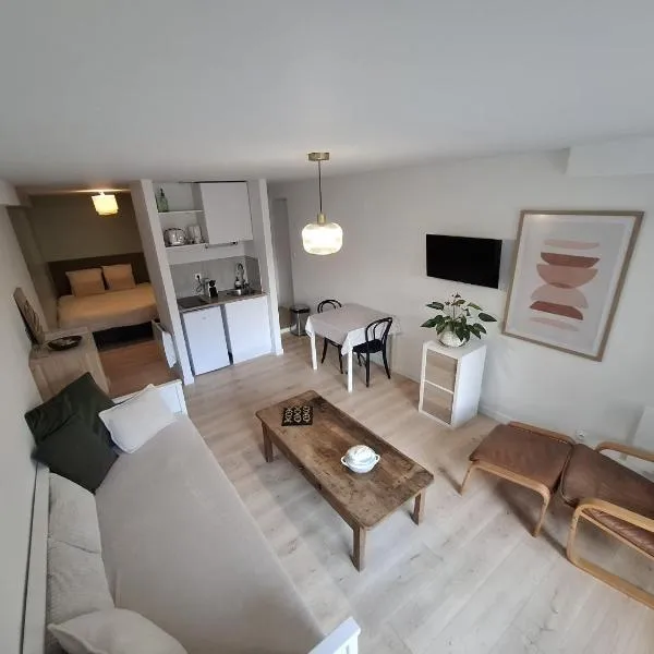 Charmant studio, hotel sa Russan
