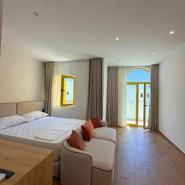 SanTorini Village Deluxe Apartments, hotel in Palasë