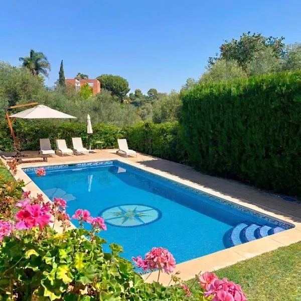 Chalet con vistas a sevilla, hotel u gradu Gelves