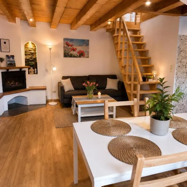 PRIVATE FREE SAUNA & 4 bedrooms Old Town Rooftop Apartment, hotel a Vílnius