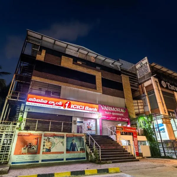 Hotel Lokis Forest Inn L B Nagar: Surūrnagar şehrinde bir otel