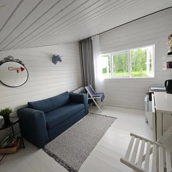 White boat house Aluksne, hotel in Alūksne
