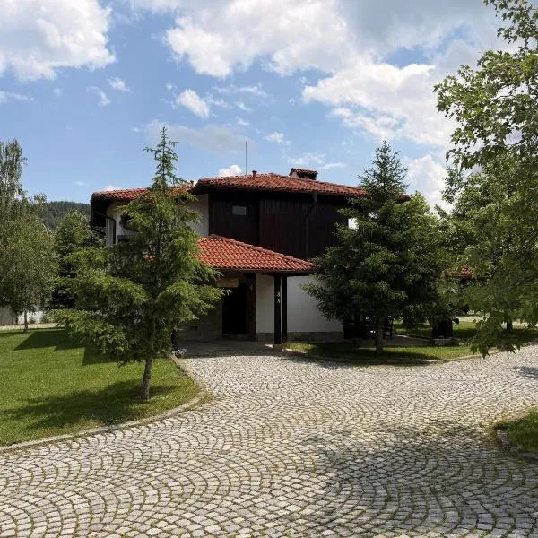 Марковската къща - Markovskata Guest house with 3 bedrooms, hotel u gradu Orešak