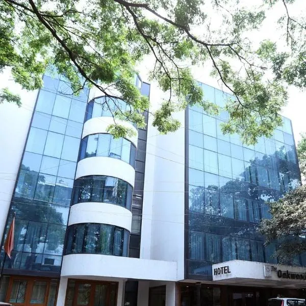 Trance Oakwood Hotel, hotel u gradu 'Pune'