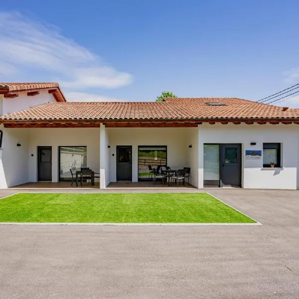 Apartamentos el Caneyón, hotel sa San Juan de Parres