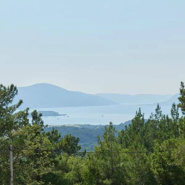Adriatic Heights Holiday Apartments, hotel em Kavač