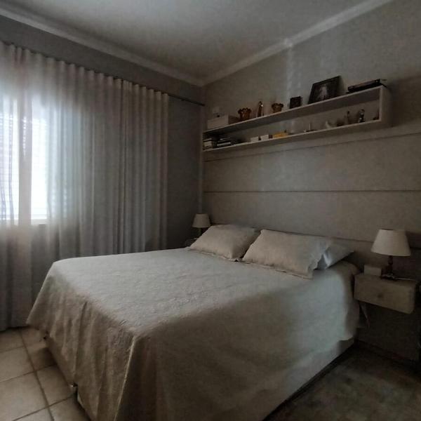 Confortável e bem localizada, com 2 quartos e garagem - Foto 3
