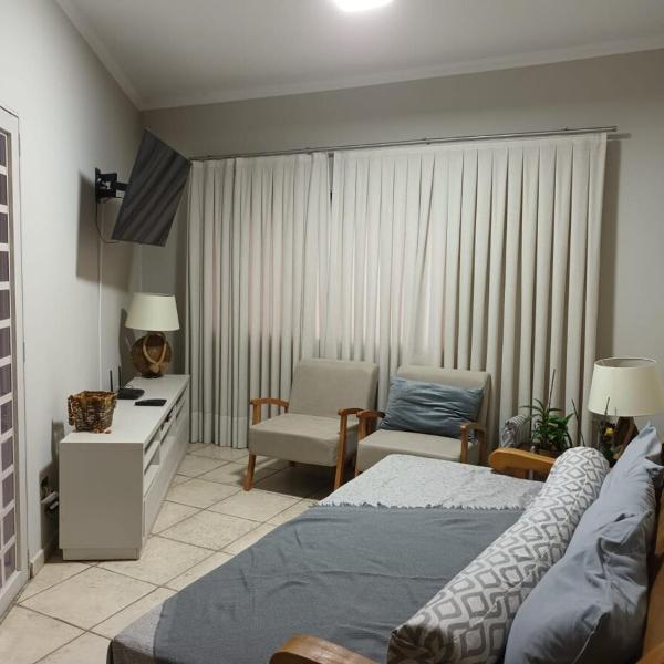 Confortável e bem localizada, com 2 quartos e garagem - Foto 2