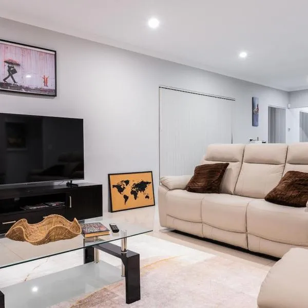 Modern Dayton Retreat near Swan Valley Perth Airport & Perth CBD, хотел в West Swan