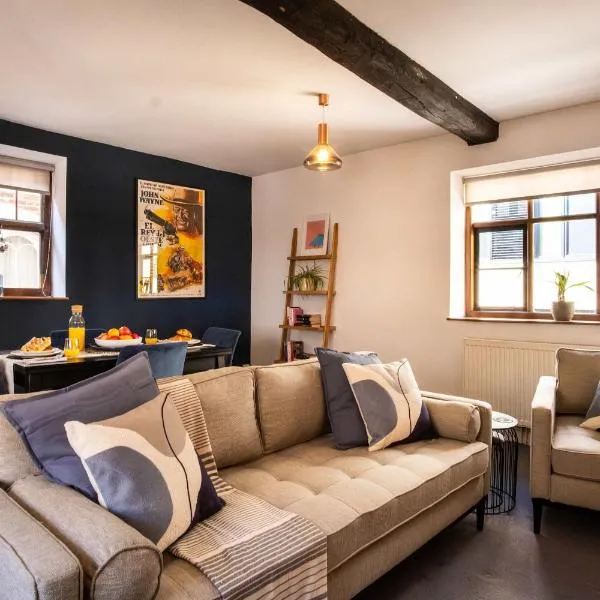 Grade II Listed Flint Cottage Sleeps 4, Hotel in Norwich
