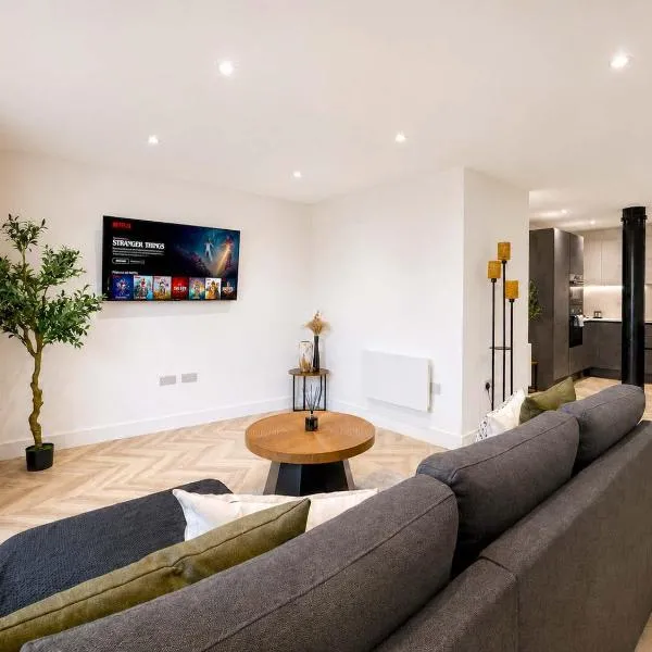 Sleeps 6 - 2BR Stay - Free Parking - Manchester, готель у місті Манчестер
