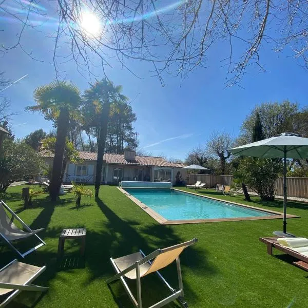 La Villa Herbert - Piscine chauffée, Spa et Vélos gratuits, hotel u gradu 'Andernos les Bains'