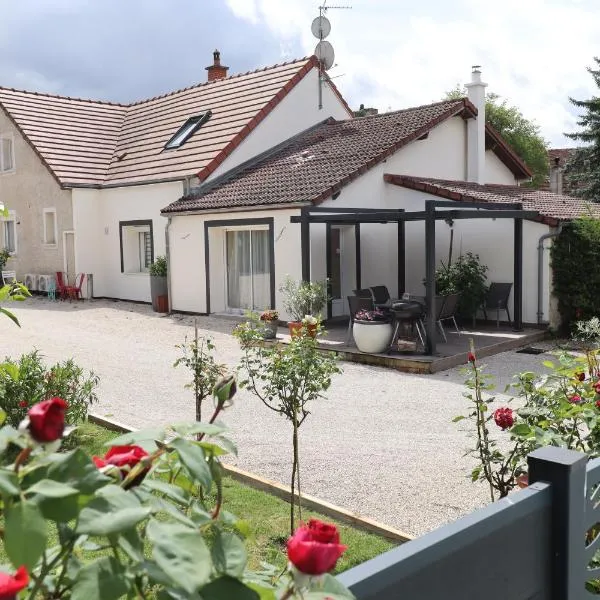 Gite calme avec grand parking privé, proche Dijon โรงแรมในLongeault