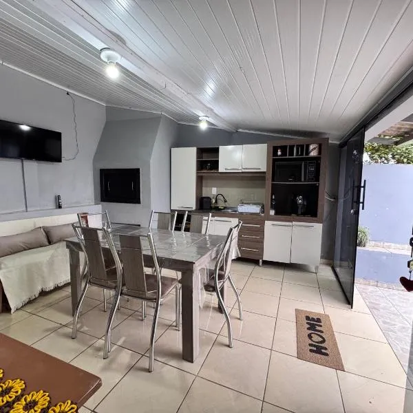 Casa de Fundos com 2 QuartosWi-fi e Estacionamento, Hotel in Lages