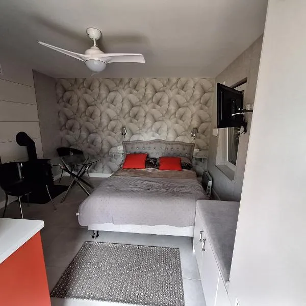 Domek Za Wyspą 3, hotell i Chmielów