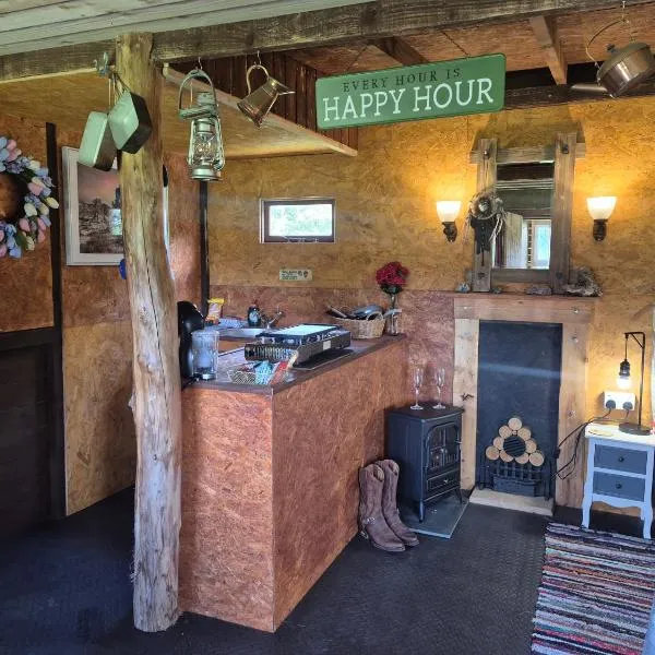 Elles Cabin at Pioneer Billys, hotel u gradu 'Camborne'