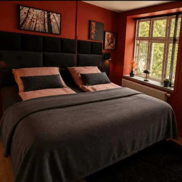 4Seasons - Vermillion Autumn Suites, hotel i Aalborg