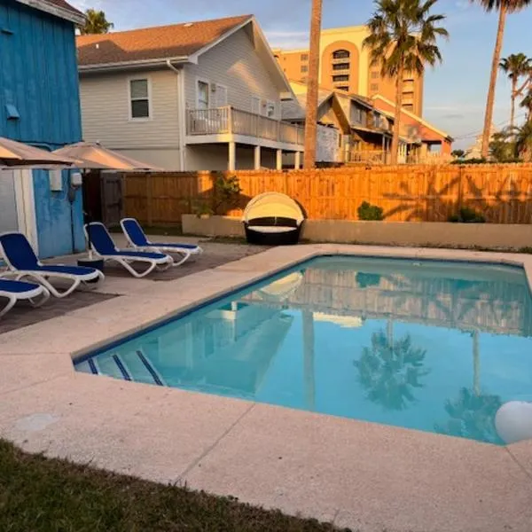 Neto's Nest, steps to beach, pool, sleeps 18 plus, hotel a South Padre Island