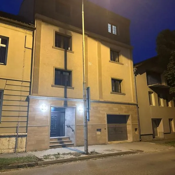 Modern 3-room apartment in a new building, ξενοδοχείο σε Levice