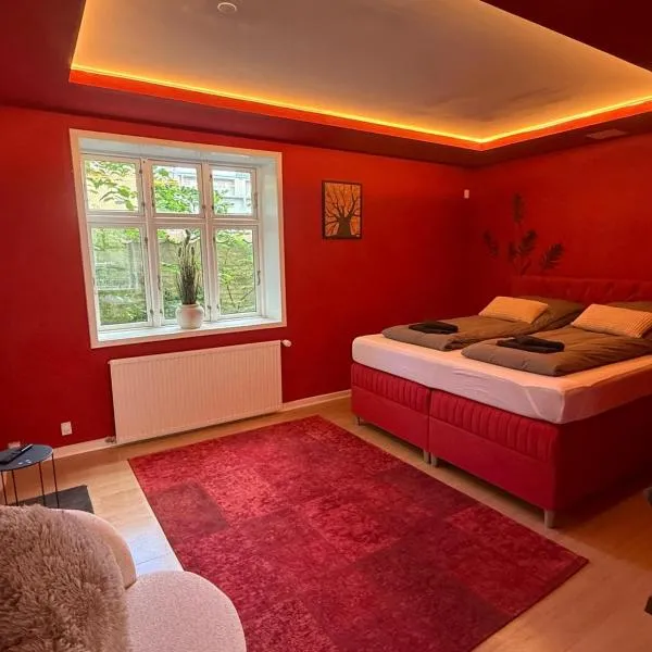 4SEASONS - Crimson Autumn Suite, hotel ad Aalborg