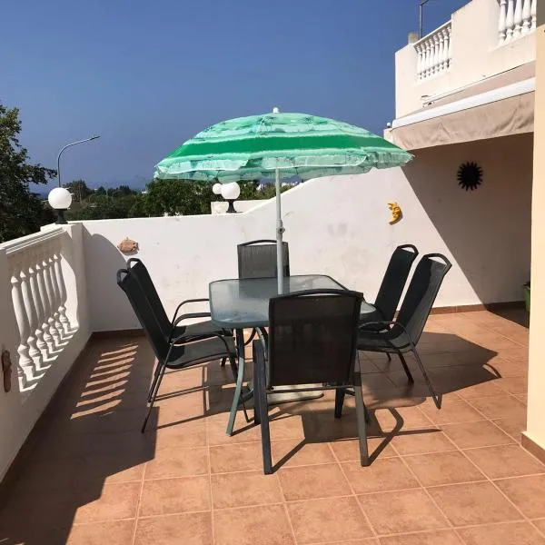 Spacious Three Bedroom Family Apartment in Kapparis Near the Beach: Paralimni şehrinde bir otel