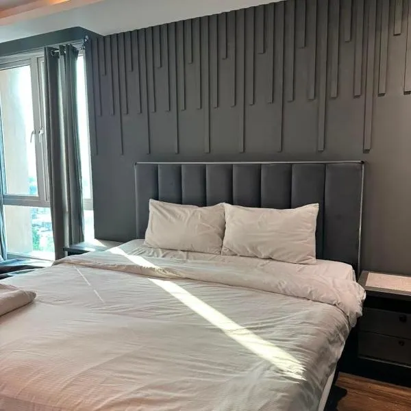 Exclusive Serviced Apartments at Goldcrest Mall and Residency DHA Phase 4, hotel a Lahore
