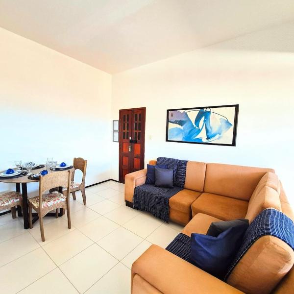Apartamento com varanda e VISTA para RUA, TV e 2 suítes - Foto 3