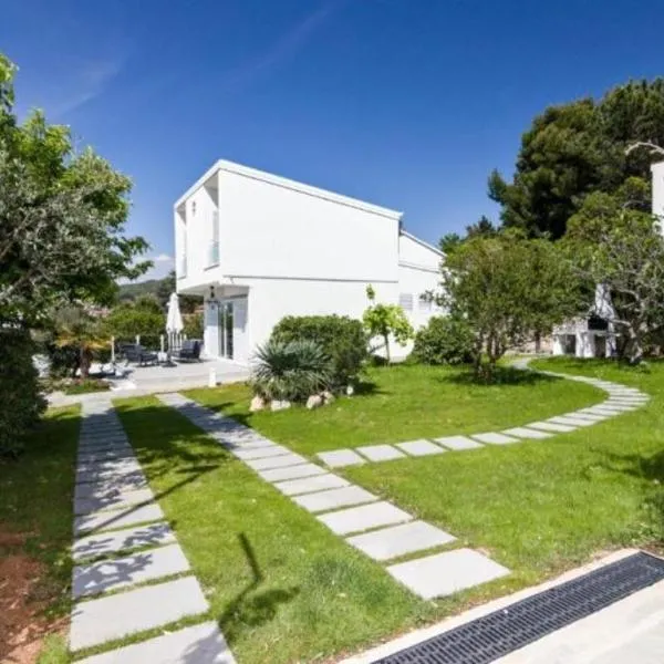 House Nika โรงแรมในปูนัต