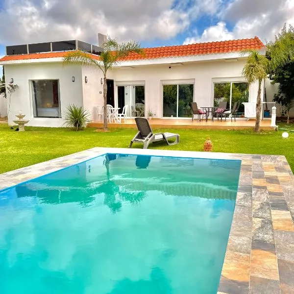 Luxury Villa with Pool & Garden5km from Cabo, khách sạn ở Tétouan
