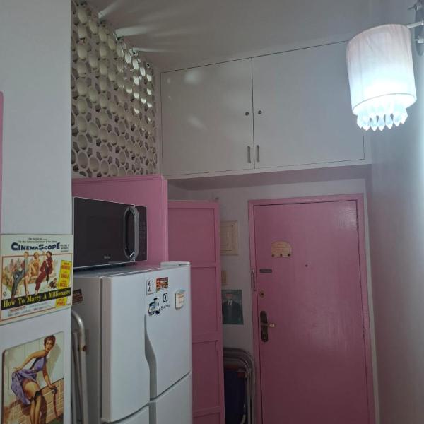 Studio Copacabana com Garagem a 3 Min da Praia para até 4 Pessoas - Foto 4