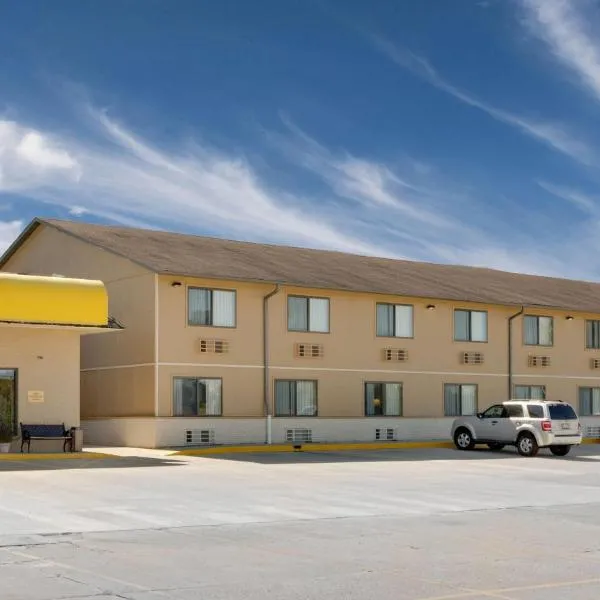 Super 8 by Wyndham Macomb, хотел в Macomb