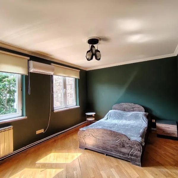T-Garden Guesthouse, отель в Ереване