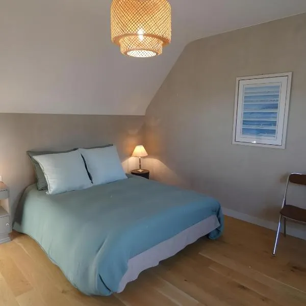 Une Chambre À Lestriguiou, מלון בPlomeur