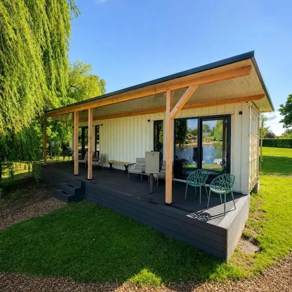 Luxury Lake Cabin, hotel di Alphen