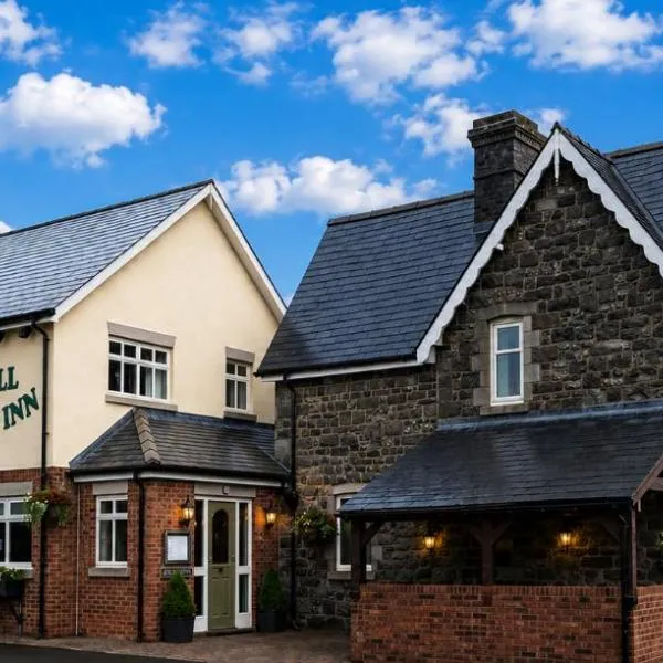 The Bell Country Inn, hotel in Llanyre