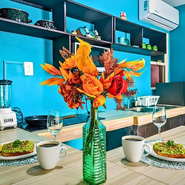 Boutique Romantic King & 2 Bed Suites, Playa Base - Beach 7 Min, Kitchen, WiFi, AC, Hotel in Playa del Carmen
