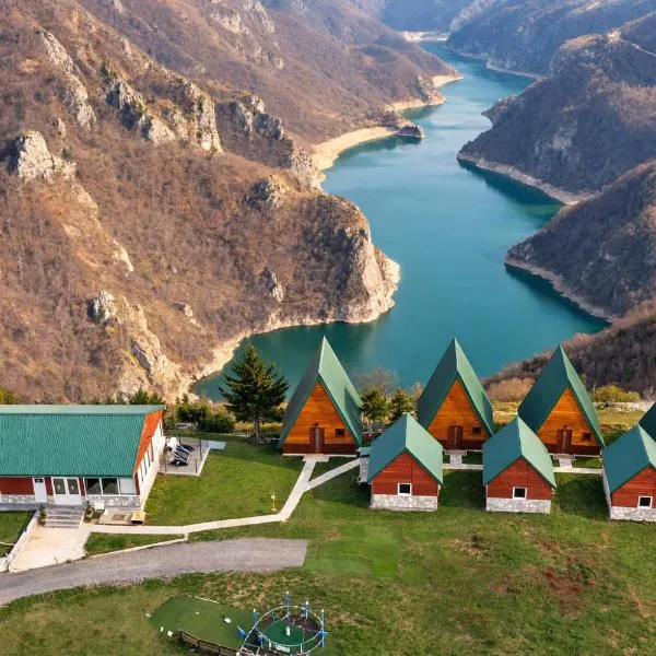 Rural Resort Tron Gold, hotel di Pluzine