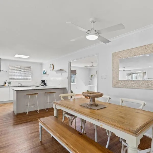 Hervey Bay Pool Retreat Near Marina & Beach, hotel em Urangan