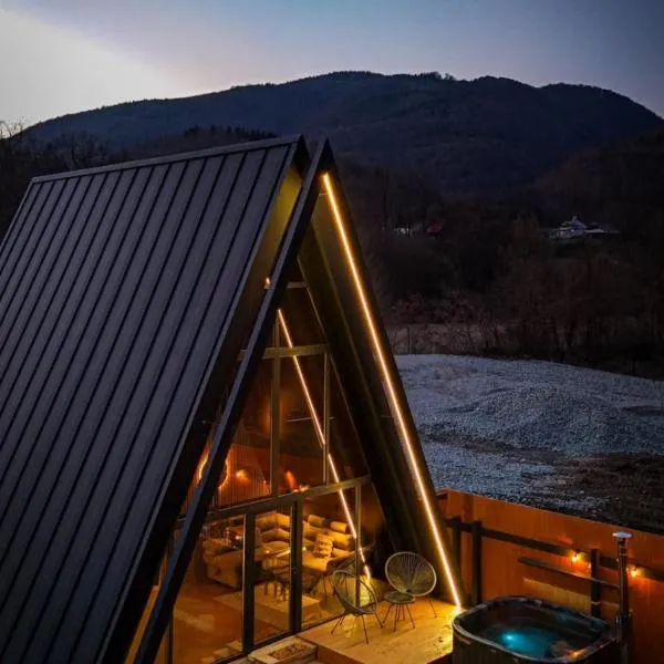 Wolfmoon Riverside, hotel en Lupşa