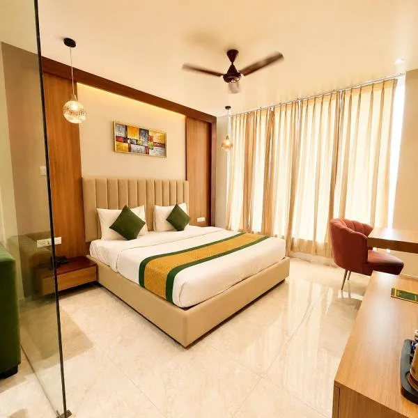 LUXURY HOTEL - Near Kashi Vishwanath Temple - HOTEL VEDAANGAM PREMIUM - Varanasi Pretty Hospitality & Comfirtable Room & Restaurant and Parking & Lift & Free Wi-Fi - BEST HOTEL IN VARANASI, хотел в Варанаси