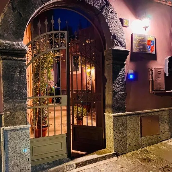Bianca di Navarra House: Biancavilla'da bir otel
